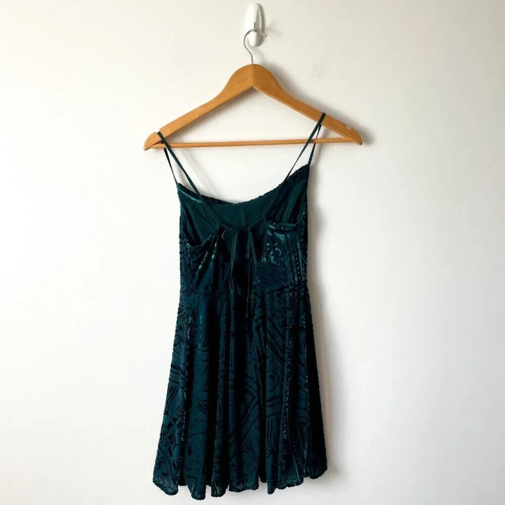 Urban Outfitters UO Lexi Velvet Cowl Neck Mini Dress Emerald Green Size Small - Picture 5 of 8